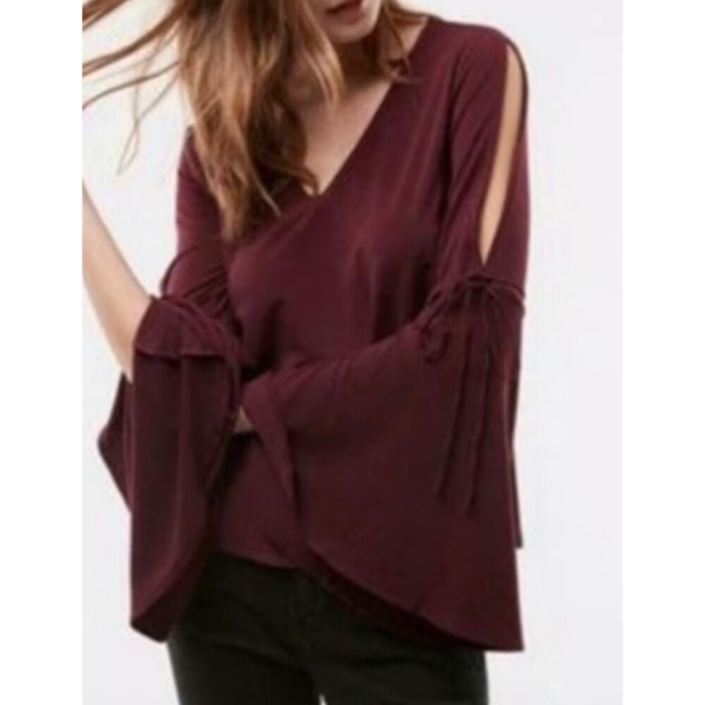 Express Bell/Flutter Sleeve with Peek-a-boo arms/shoulders Sz S